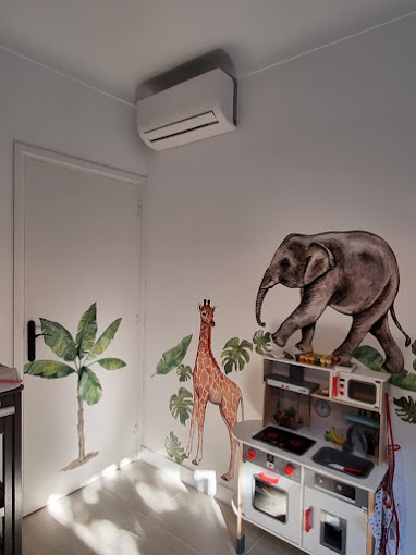 climatiseur dans une chambre d'enfant